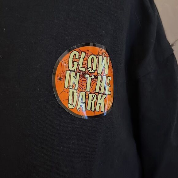 Happy Halloween Glow In The Dark I’m With Creepy Black Graphic Shirt - Picture 7 of 9